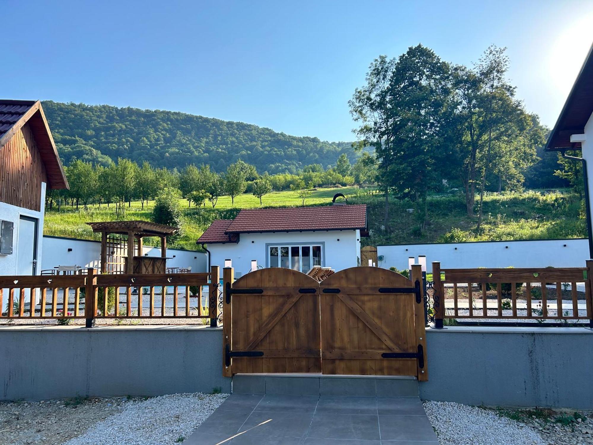Romantic Lodge Баня Лука Екстериор снимка